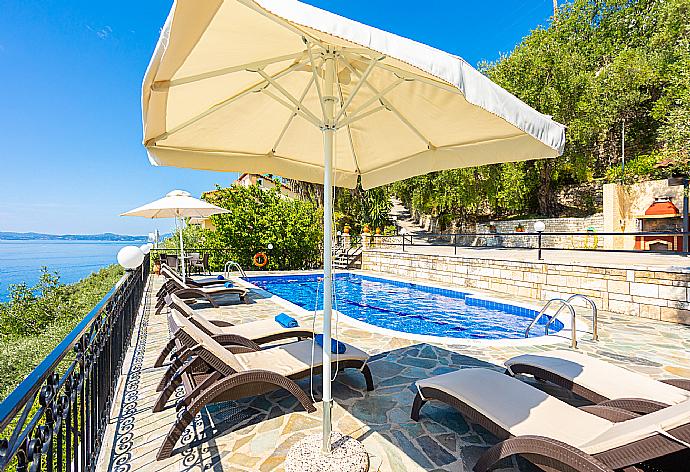 Private pool and terrace with panoramic sea views . - Villa Lina . (Photo Gallery) }}