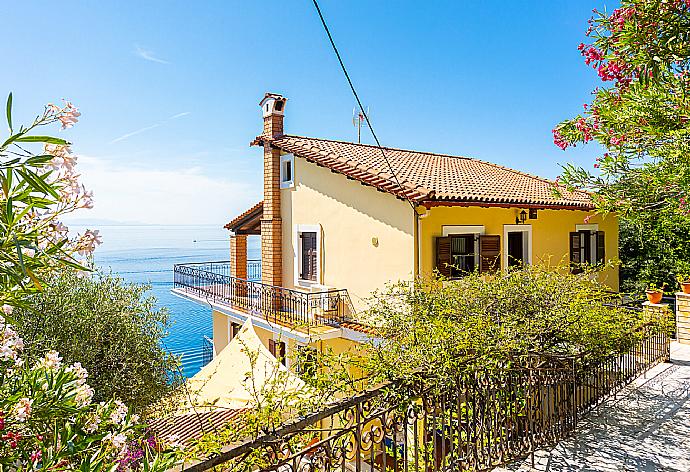Beautiful villa with private pool and terrace with panoramic sea views . - Villa Lina . (Галерея фотографий) }}