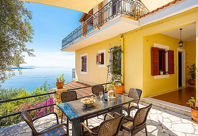 Terrace area with panoramic sea views . - Villa Lina . (Galería de imágenes) }}