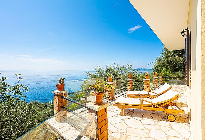 Terrace area with panoramic sea views . - Villa Lina . (Galería de imágenes) }}