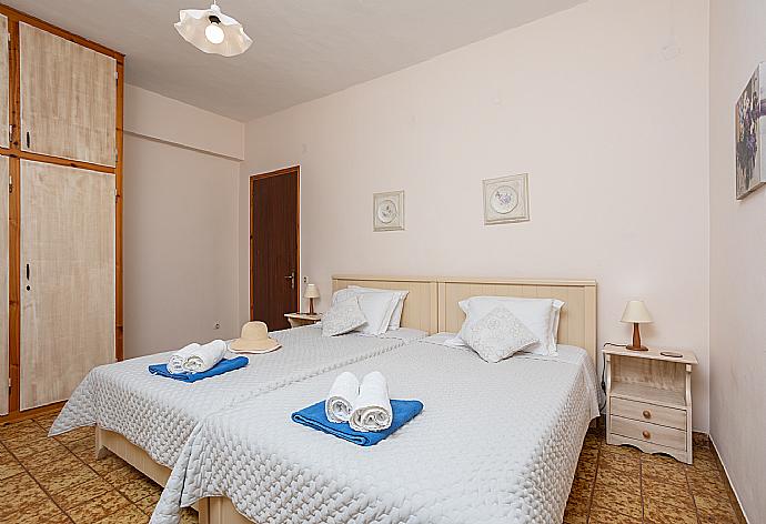 Twin bedroom with A/C . - Villa Lina . (Galleria fotografica) }}