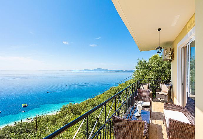 Terrace area with panoramic sea views . - Villa Lina . (Galería de imágenes) }}