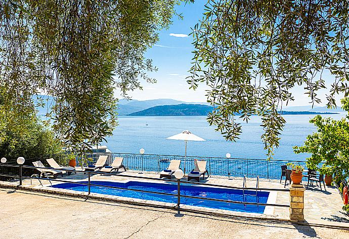 Private pool and terrace with panoramic sea views . - Villa Lina . (Galería de imágenes) }}