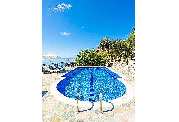 Private pool and terrace with panoramic sea views . - Villa Lina . (Fotogalerie) }}