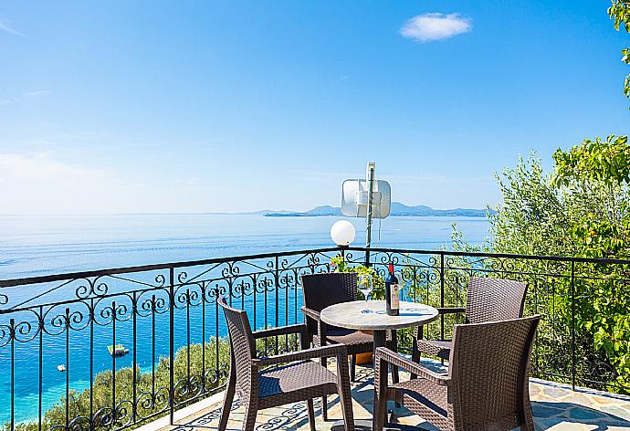 Terrace area with panoramic sea views . - Villa Lina . (Galería de imágenes) }}