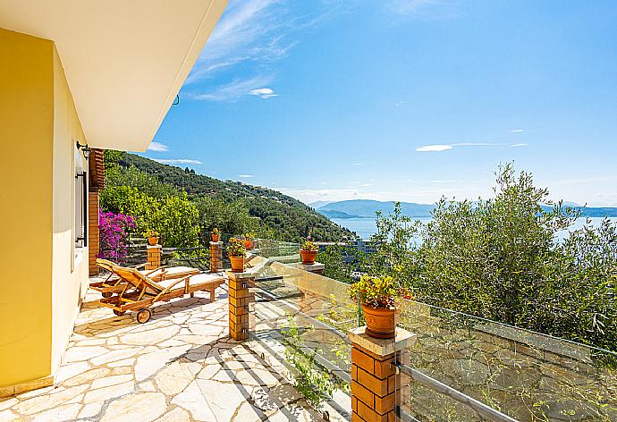 Terrace area with panoramic sea views . - Villa Lina . (Fotogalerie) }}