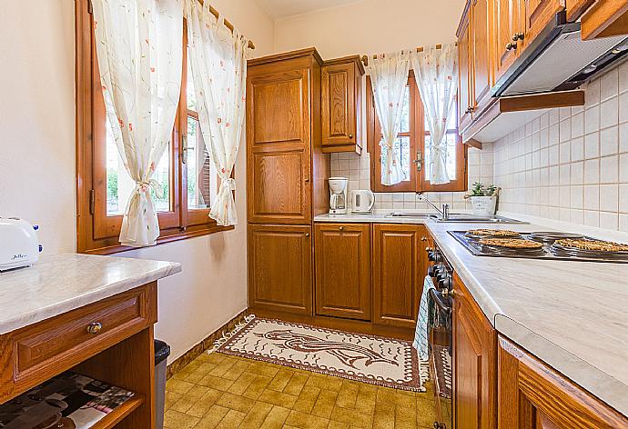 Equipped kitchen . - Villa Lina . (Photo Gallery) }}