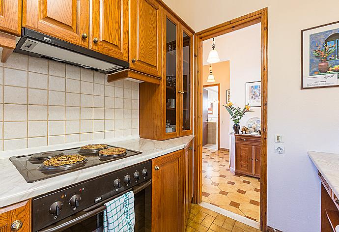 Equipped kitchen  . - Villa Lina . (Photo Gallery) }}