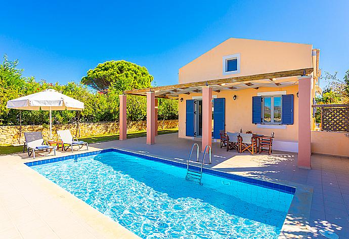 ,Beautiful villa with private pool and terrace with sea views . - Maria Beach House . (Galería de imágenes) }}