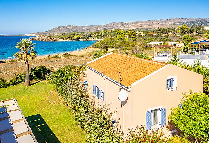 Aerial view of Maria Beach House . - Maria Beach House . (Galerie de photos) }}