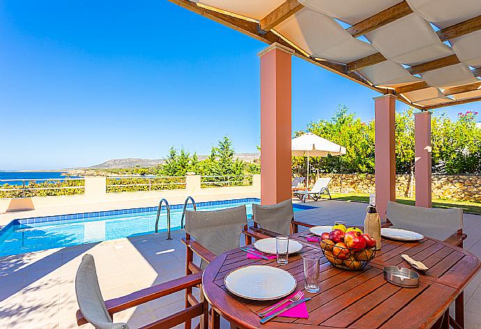 Sheltered terrace area with sea views . - Maria Beach House . (Galería de imágenes) }}