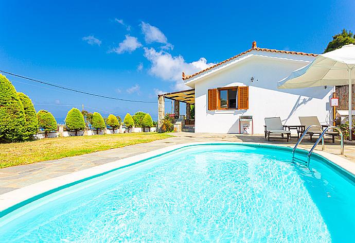 Beautiful villa with private pool and terrace with sea views . - Villa Katerina . (Galleria fotografica) }}