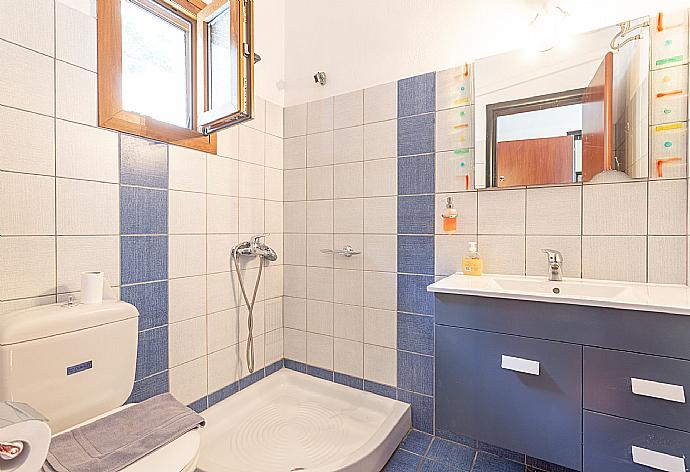 En suite bathroom with shower . - Villa Katerina . (Photo Gallery) }}