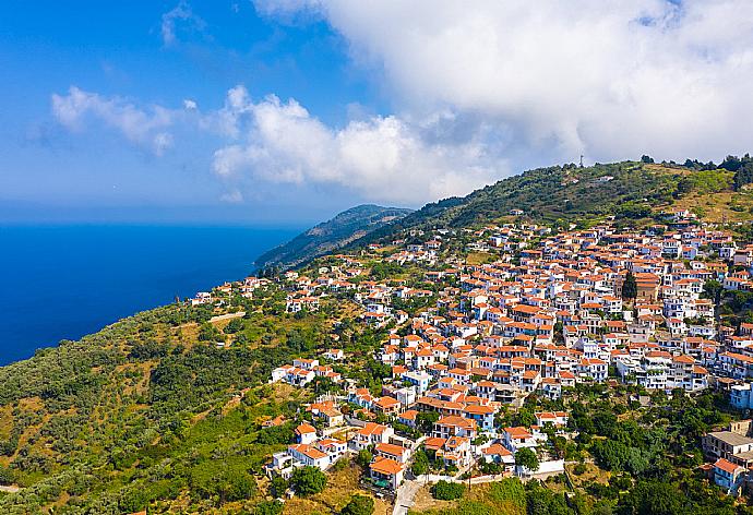 Aerial view of Glossa . - Villa Katerina . (Fotogalerie) }}