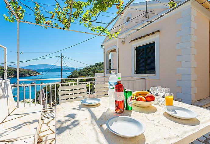 Terrace area with sea views . - Alexandra . (Fotogalerie) }}