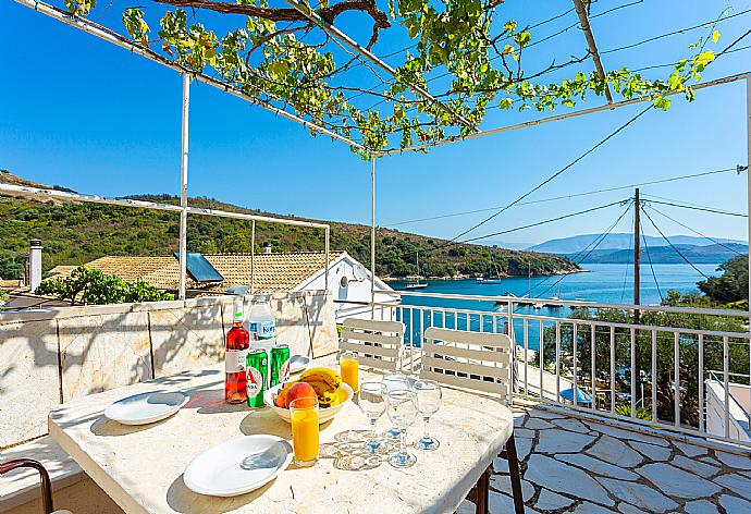 Terrace with sea views . - Alexandra . (Fotogalerie) }}