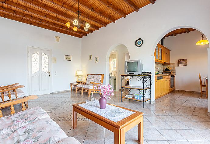 Open-plan living room with sofas, dining area, kitchen, WiFi internet, TV, and terrace access with panoramic sea views . - Alexandra . (Galleria fotografica) }}