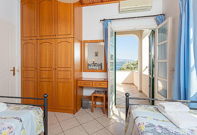 Twin bedroom with A/C, and terrace access with sea views . - Alexandra . (Galerie de photos) }}