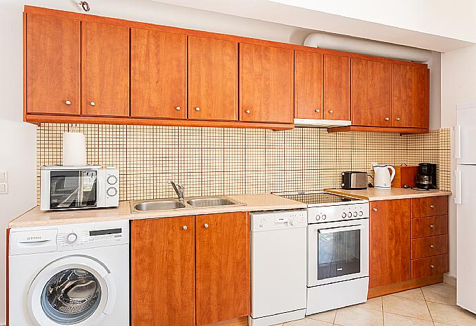 Equipped kitchen . - Villa Cherry . (Fotogalerie) }}