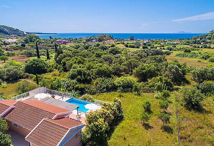 Aerial view of Villa Peach . - Villa Peach . (Galleria fotografica) }}