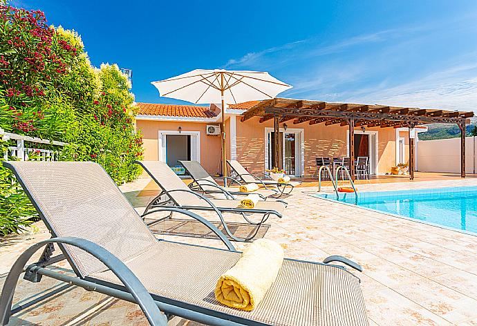 Beautiful villa with private infinity pool and terrace . - Villa Peach . (Galerie de photos) }}