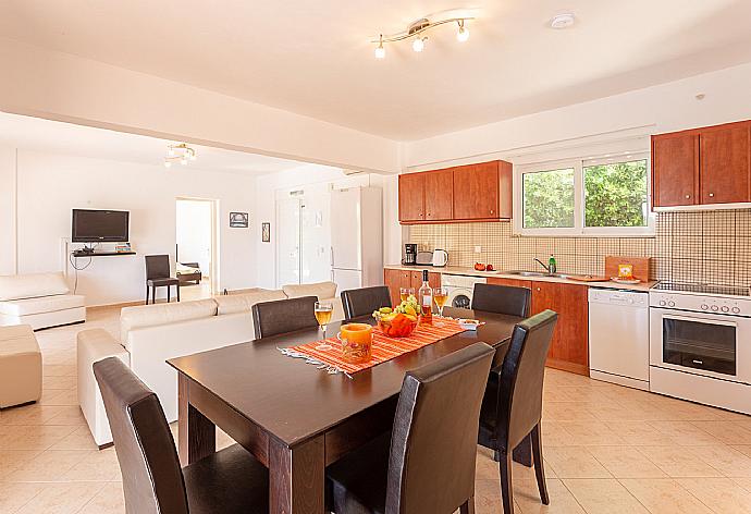 Equipped kitchen . - Villa Peach . (Fotogalerie) }}