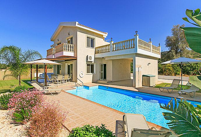 ,Beautiful Villa with Private Pool, Garden and Terrace . - Villa Clementina . (Галерея фотографий) }}