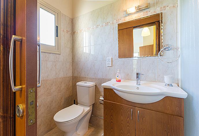 Bathroom with shower . - Villa Clementina . (Fotogalerie) }}