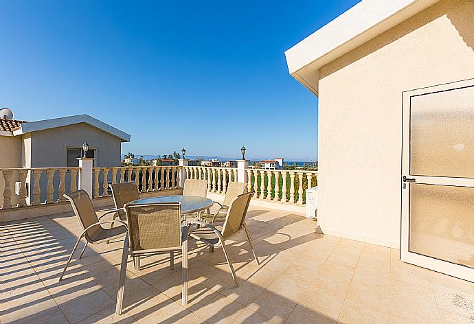 Terrace dining  . - Villa Clementina . (Fotogalerie) }}