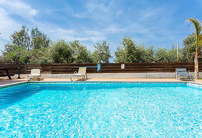 Private pool and terrace . - Villa Rose . (Fotogalerie) }}