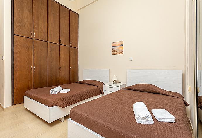 Twin bedroom with A/C, sea views, and balcony access . - Villa Rose . (Galleria fotografica) }}