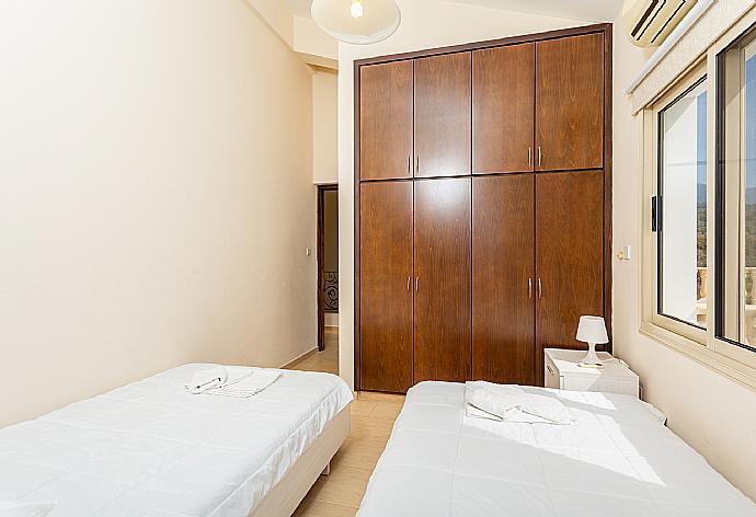 Twin bedroom with A/C, sea views, and balcony access . - Villa Rose . (Galleria fotografica) }}