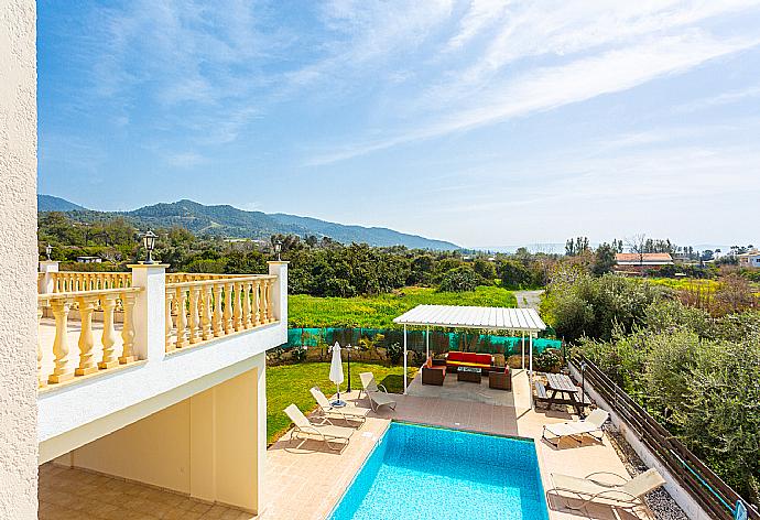 View of pool from balcony . - Villa Rose . (Fotogalerie) }}