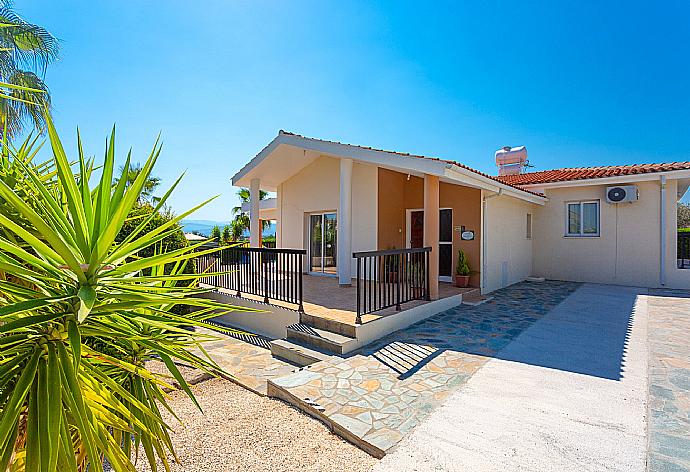 Parking area . - Villa Chrystalla . (Fotogalerie) }}