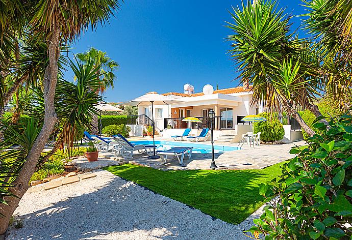 Beautiful villa with private pool and terrace . - Villa Chrystalla . (Galleria fotografica) }}