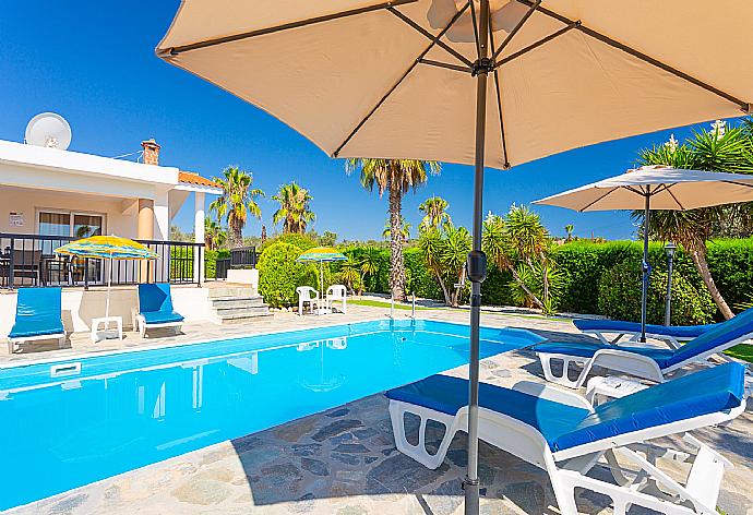 Beautiful villa with private pool and terrace . - Villa Chrystalla . (Fotogalerie) }}