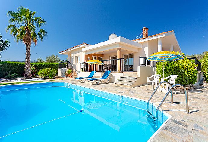 ,Beautiful villa with private pool and terrace . - Villa Chrystalla . (Photo Gallery) }}