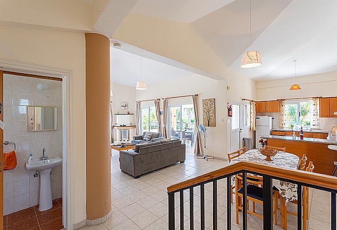 Open-plan living room with dining area, kitchen, deck access, WiFi Internet, Satellite TV, and DVD player . - Villa Chrystalla . (Galerie de photos) }}