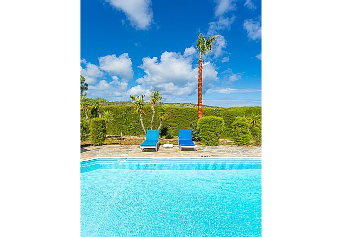 Private pool and terrace . - Villa Christia Maris . (Fotogalerie) }}