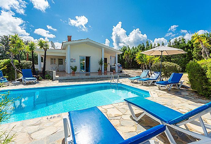 Beautiful villa with private pool and terrace . - Villa Christia Maris . (Galleria fotografica) }}