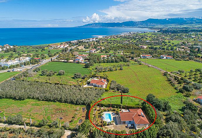 Aerial view showing location of Villa Christia Maris . - Villa Christia Maris . (Fotogalerie) }}