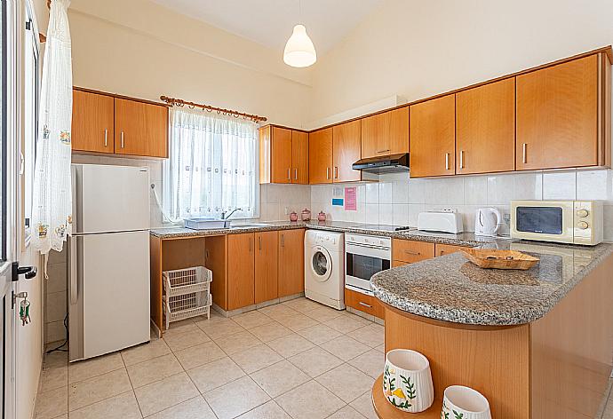 Equipped kitchen . - Villa Christia Maris . (Fotogalerie) }}