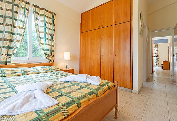 Double bedroom with en suite bathroom and A/C . - Villa Christia Maris . (Photo Gallery) }}