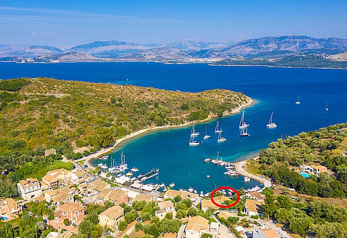 Aerial view of Saint Stephanos showing location of Theophilos 1 . - Theophilos 1 . (Fotogalerie) }}