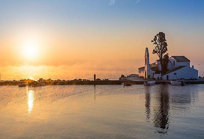 Local church . - Theophilos 1 . (Fotogalerie) }}