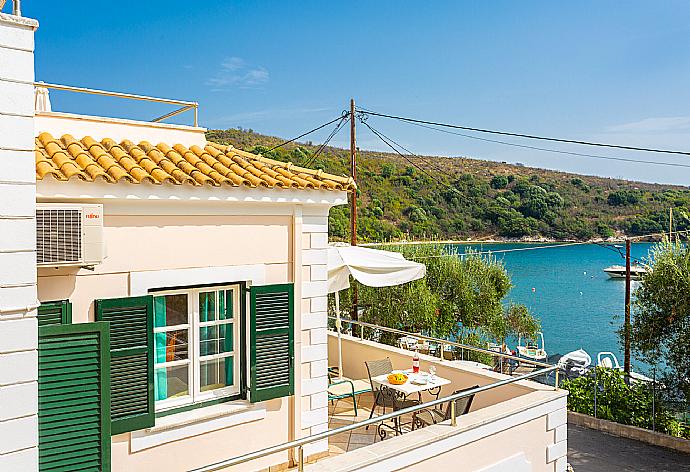 Beautiful apartment with private terrace and sea views . - Theophilos 1 . (Galerie de photos) }}