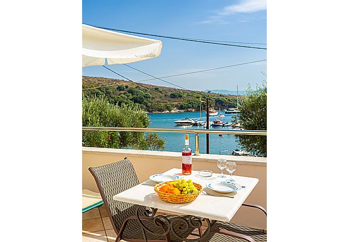 Terrace area with sea views . - Theophilos 1 . (Galerie de photos) }}