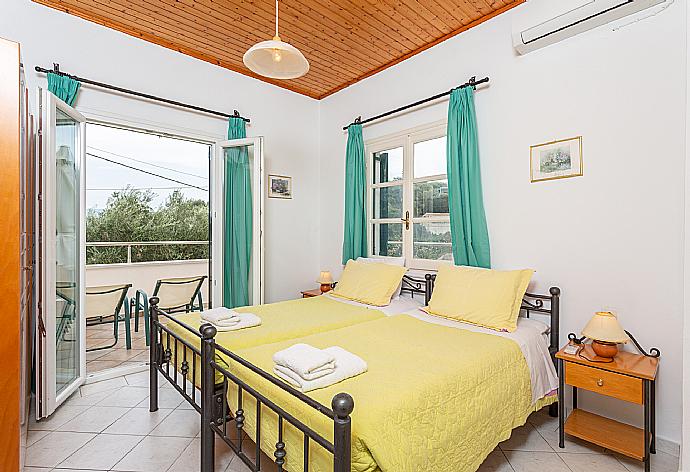 Twin bedroom with A/C and terrace access with sea views . - Theophilos 1 . (Photo Gallery) }}