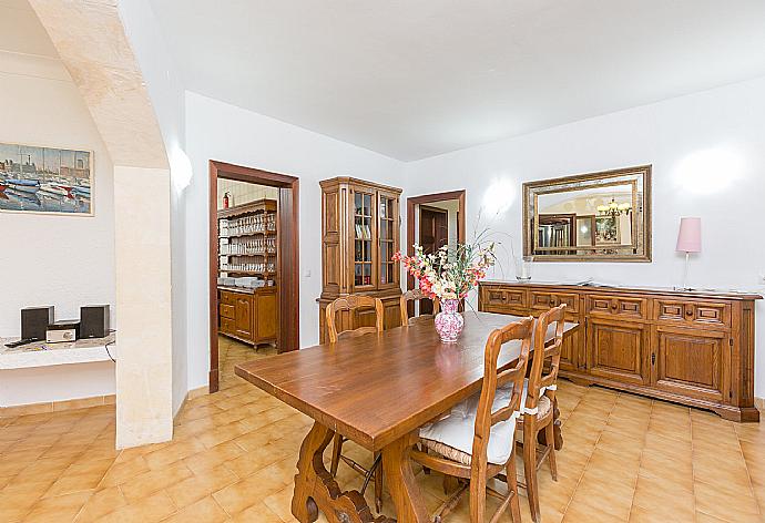 Living room with dining area, terrace access, WiFi Internet, and DVD player . - Villa Minerva . (Galería de imágenes) }}