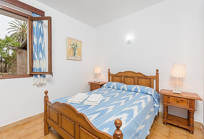 Double bedroom with A/C . - Villa Minerva . (Photo Gallery) }}